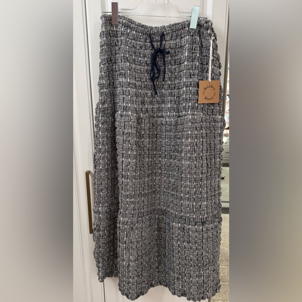 🌹NWT 🌹BAILEY ROSE🌹 Textured Navy Maxi Skirt with Drawstring Waist
